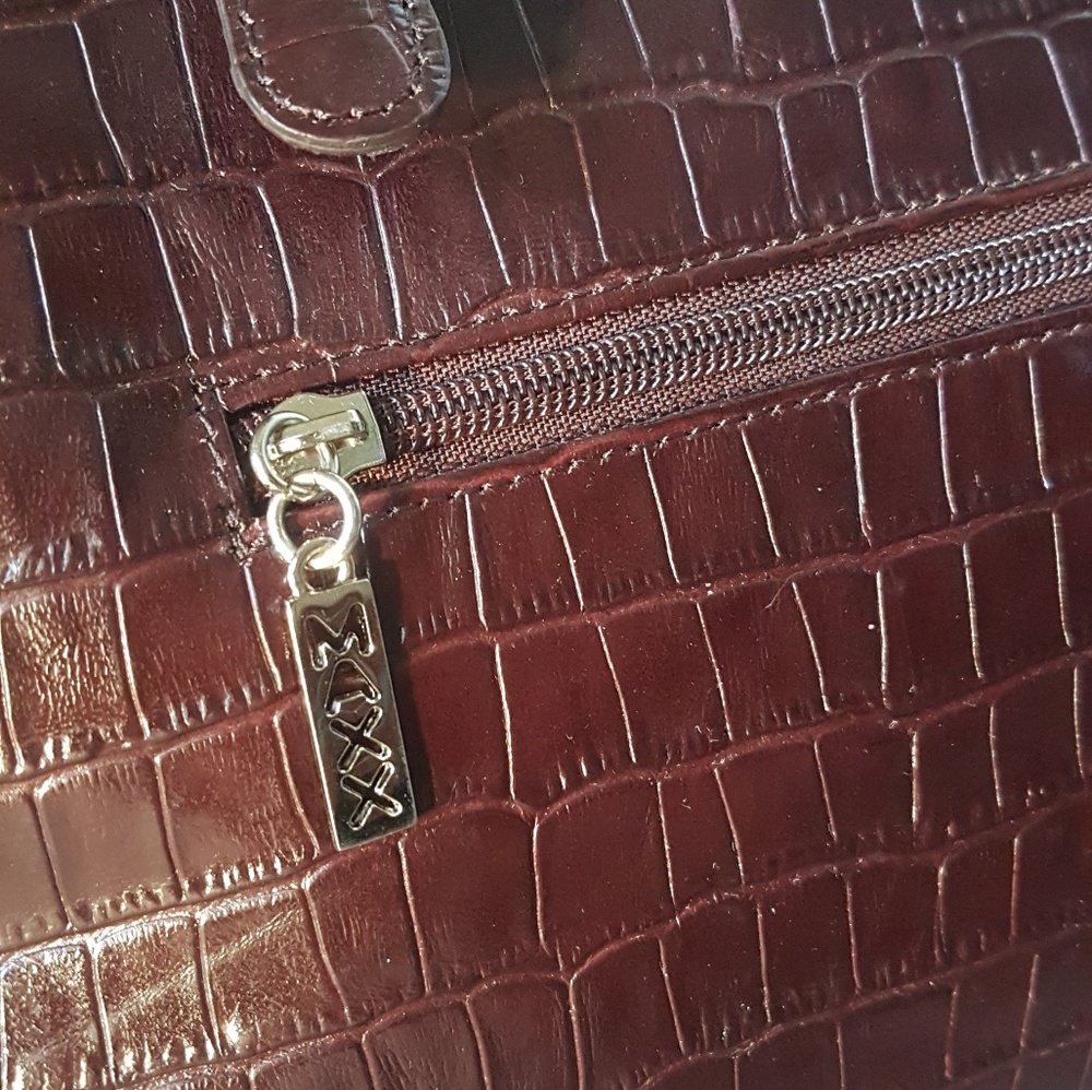 Embossed Handbag - Picture 4 of 8